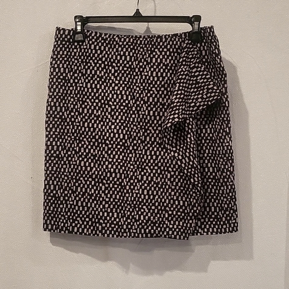 Vince Camuto Wrap skirt zip up Black & Beige size 4 - Picture 8 of 8